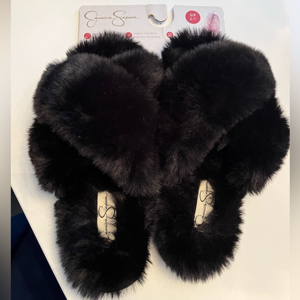 Jessica Simpson slippers NWT size 6/7